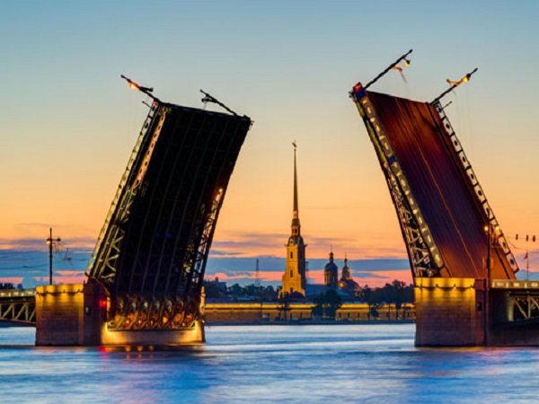 ĐÊM TRẮNG Ở THÀNH PHỐ SAINT- PETERSBURG