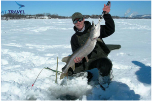 Đi du lịch Nga trải nghiệm câu cá mùa đông