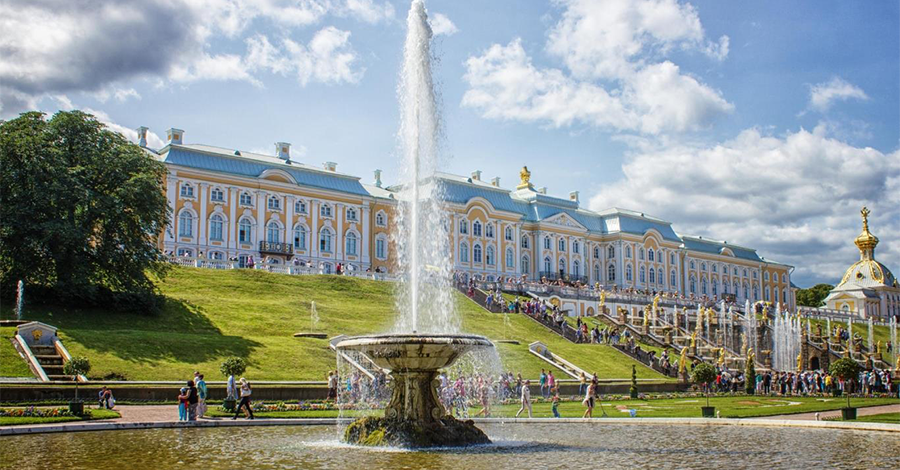 Du lịch Saint Petersburg choáng ngợp với các cung điện lộng lẫy