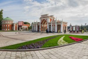 Du lịch Nga mùa hè tham quan công viên Tsaritsyno lộng lẫy