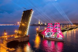 Du lịch Nga tháng 6 hòa mình trong Lễ hội Cánh buồm đỏ thắm rực rỡ