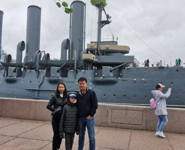 Chiến hạm Rạng Đông – tàu chiến hút khách Du Lịch Nga