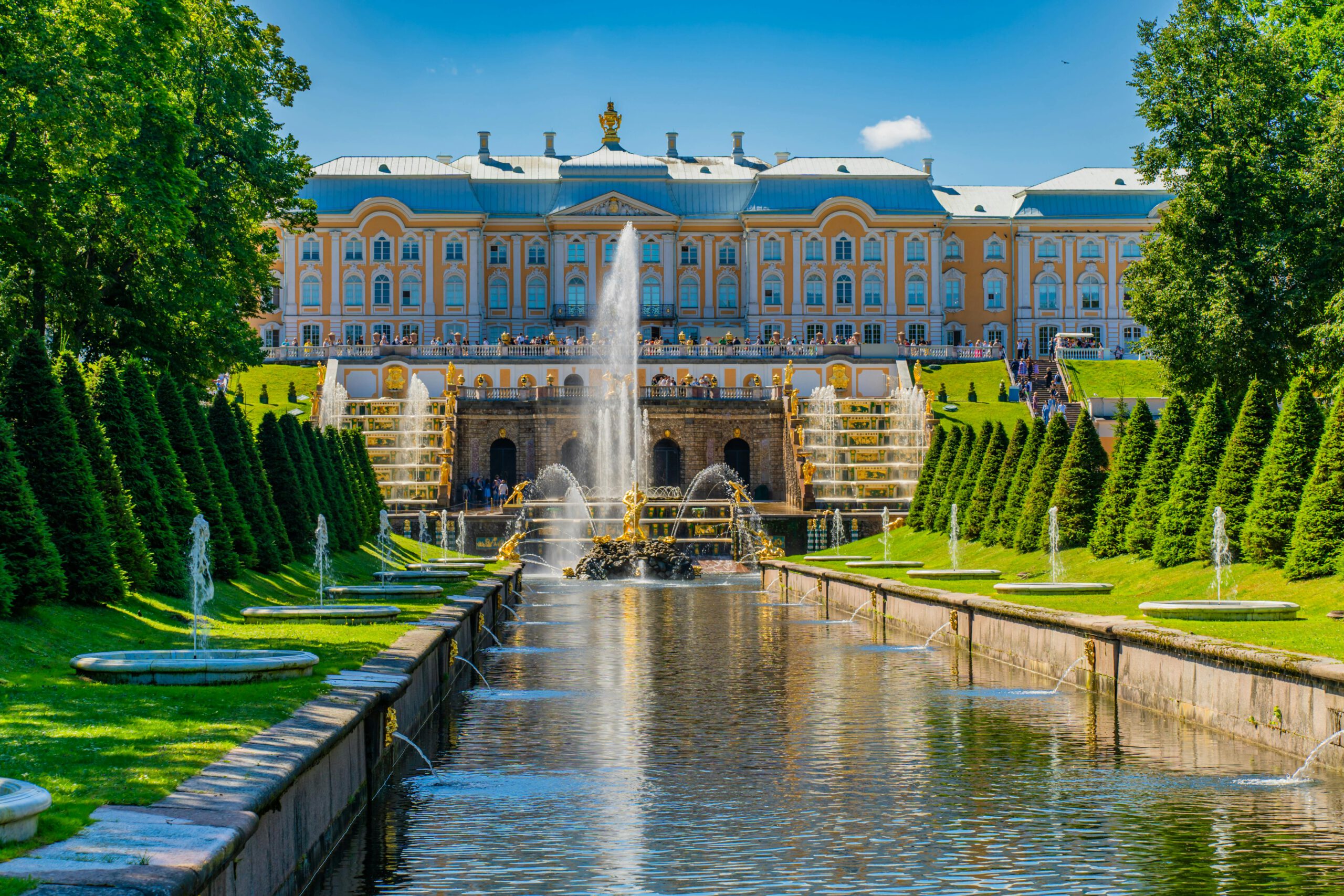 Cung điện Peterhof: công viên di tích kiến ​​trúc và nghệ thuật của Nga