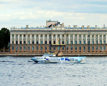 Chiêm ngưỡng Marble Palace – Cung điện đá cẩm thạch Tân cổ điển đầu tiên ở Saint Petersburg