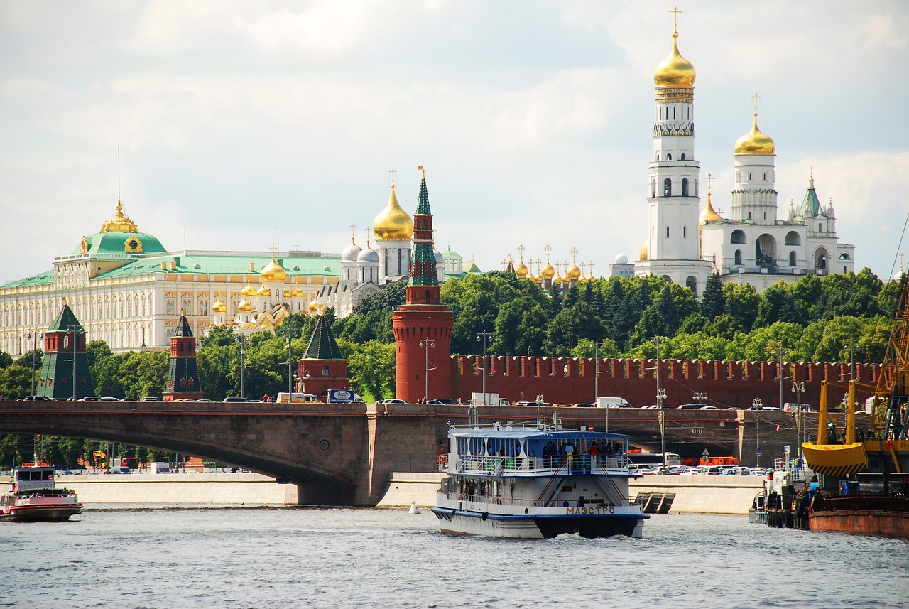 Du Lịch Nga thăm Cung điện Kremlin