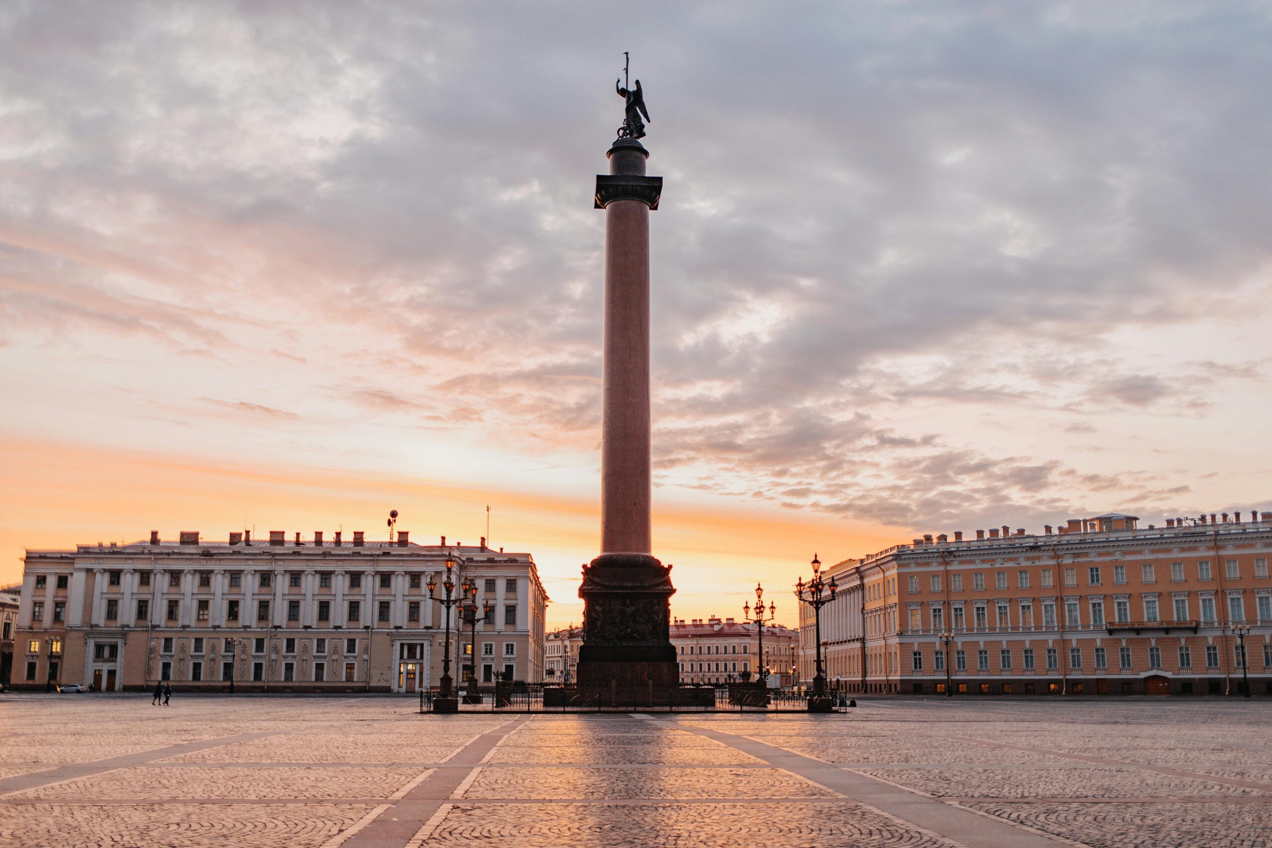 Khám Phá Cột Alexander – Biểu Tượng Lịch Sử Và Nghệ Thuật Của St. Petersburg