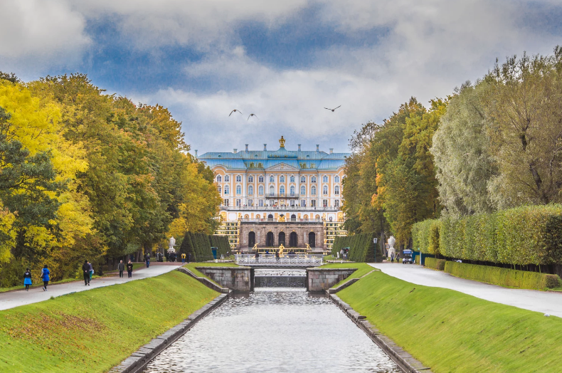 Tour Du Lịch Nga 2025: Moscow – ST.Petersburg (KH tháng 9)